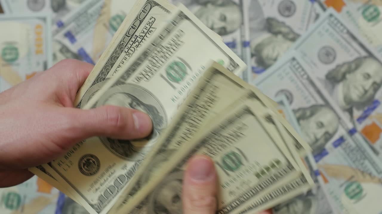 100 dólares cuentan.