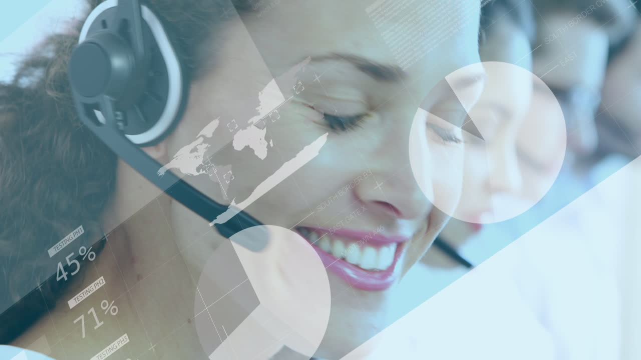 animación de estadísticas y procesamiento de datos sobre una mujer de negocios caucásica usando auriculares de teléfono