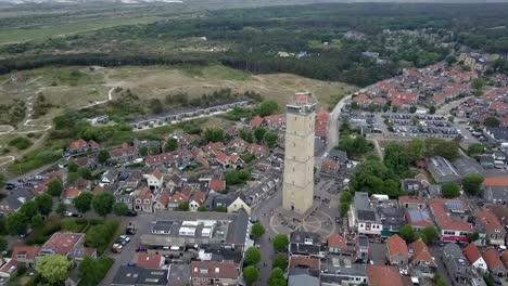 Vista-Aérea-Del-Faro-De-Brandaris-En-West-terschelling,-Países-Bajos,-Europa