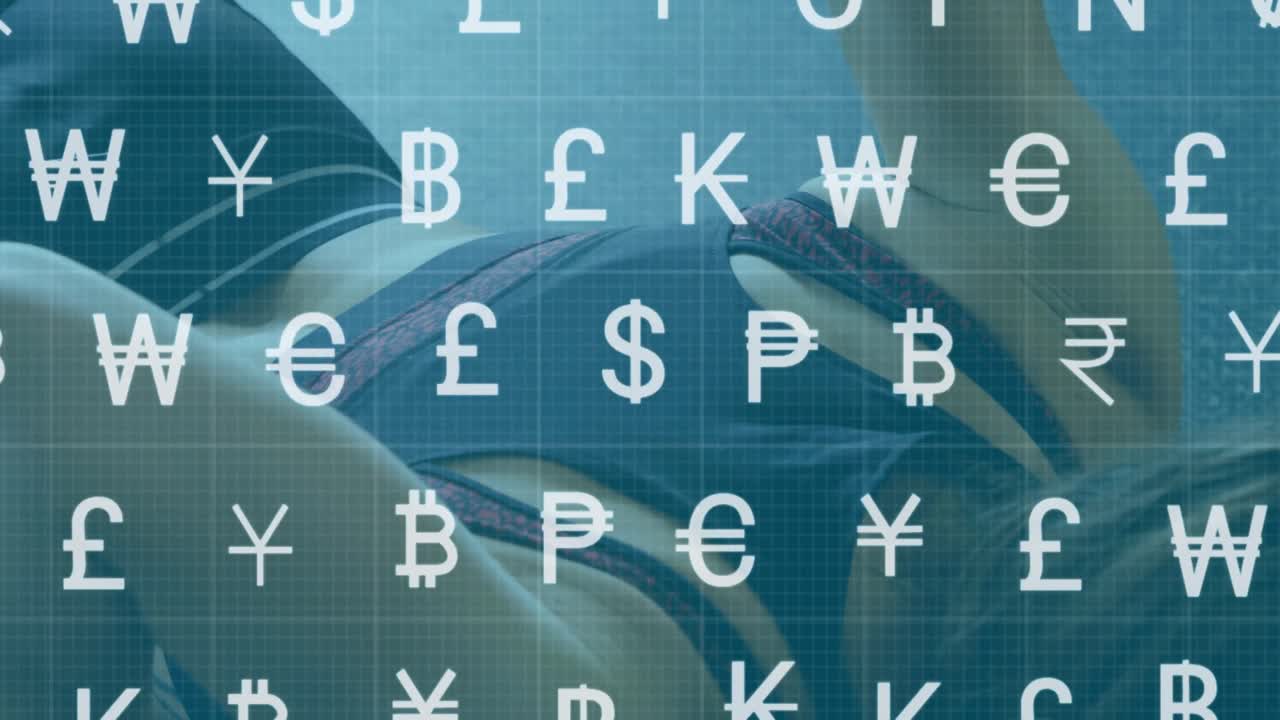 체육관에서 운동하는 백인 여성 위에 통화 기호의 애니메이션