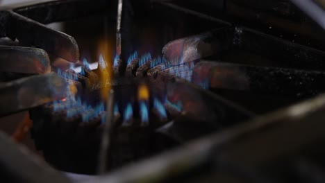 primer plano del quemador de gas