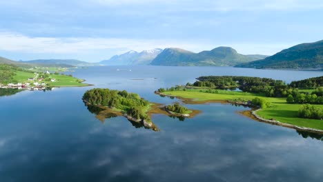 Imágenes-Aéreas-Hermosa-Naturaleza-Noruega.