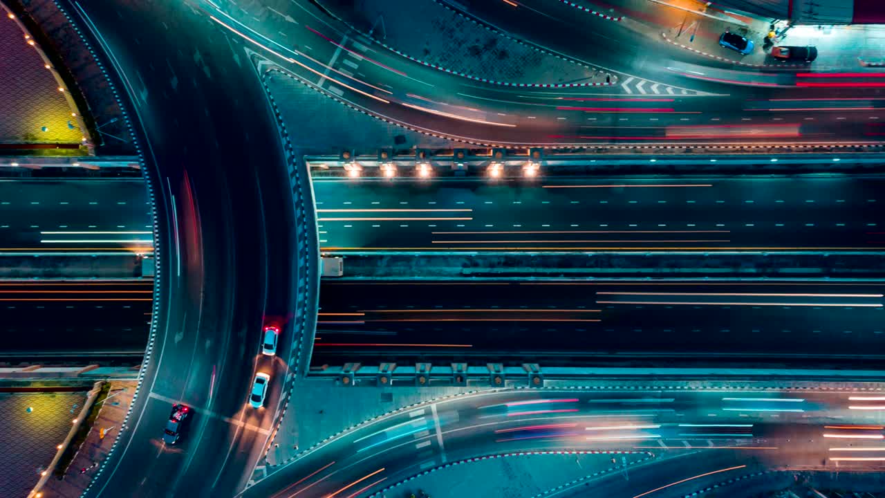 vista de arriba de la autopista, el tráfico vial una infraestructura importante en tailandia