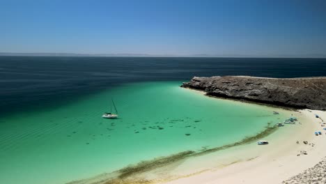 View-og-the-beach-of-Balandra-in-Mexico