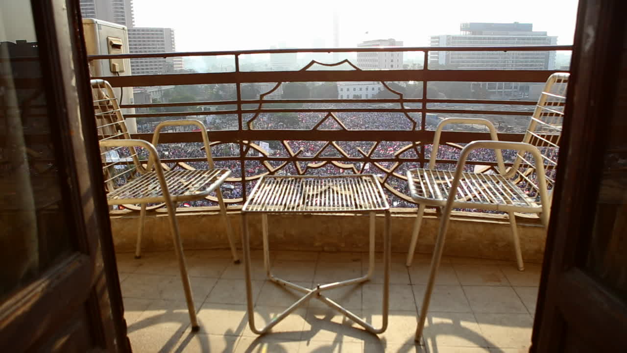 이집트 카이로의 타흐리르 광장에서 시위대가 내려다보이는 발코니에서 바라본 전망