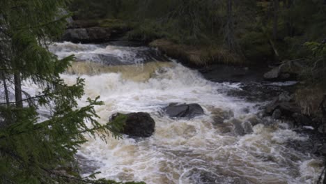 Schöner-Fluss-In-Norwegen.-Zeitlupe