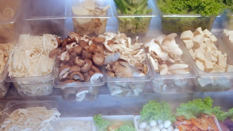 exhibición de ingredientes de la olla caliente