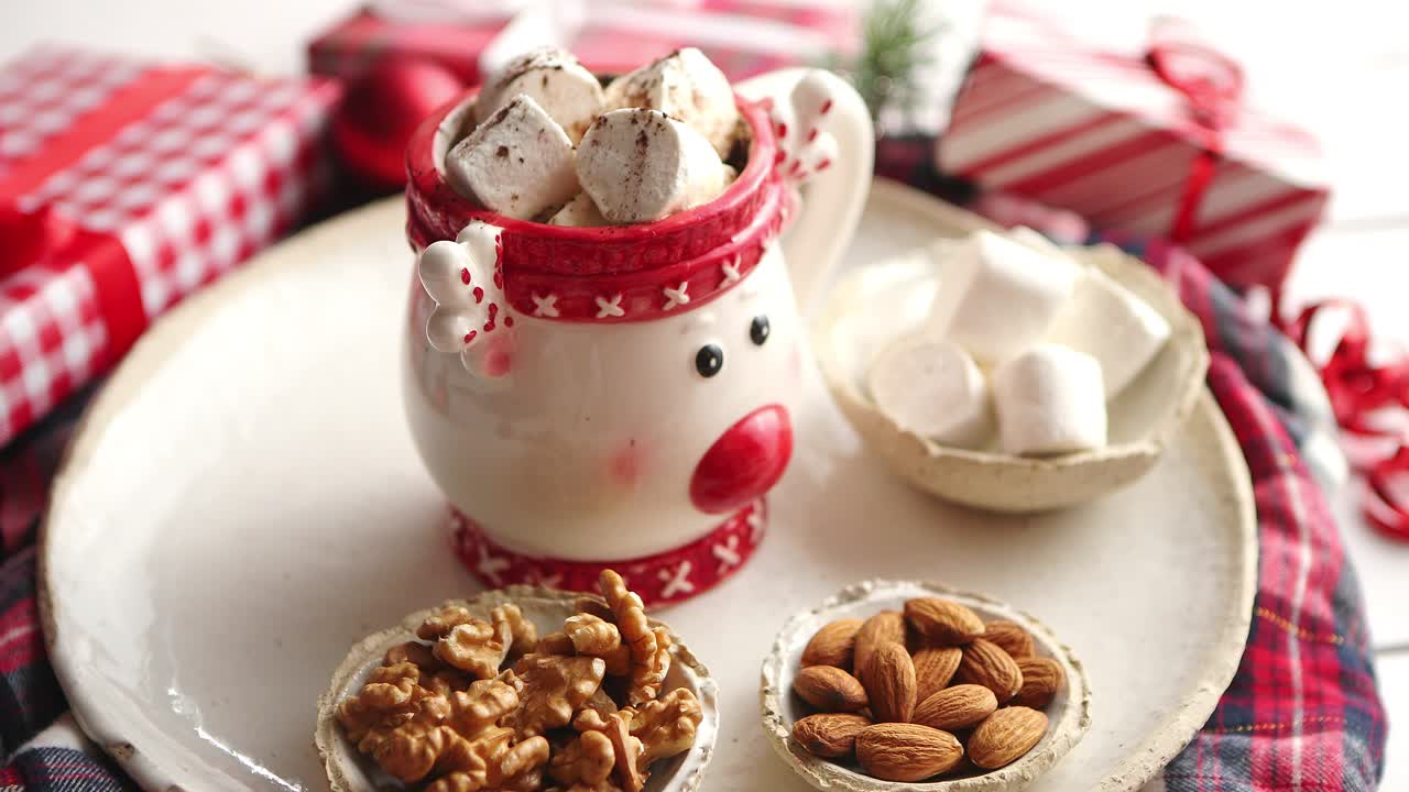 delicioso chocolate caliente navideño casero o cacao con malvaviscos