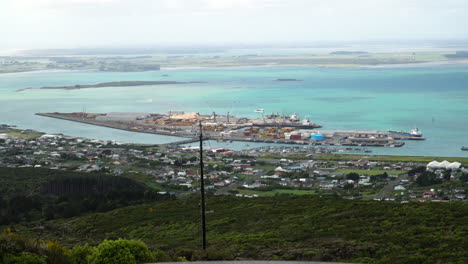 Seaport-in-New-Zealand-southernmost-town-Bluff-view-from-hill-lookout,-zoom-out