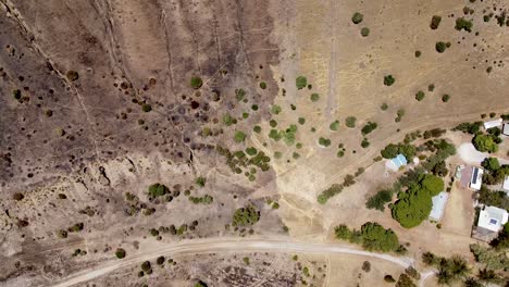 Pequeña-Ciudad-Costera-Y-Montañas-En-La-Bahía-Rápida-En-La-Península-De-Fleurieu,-Sur-De-Australia-En-Un-Día-Soleado-De-Verano