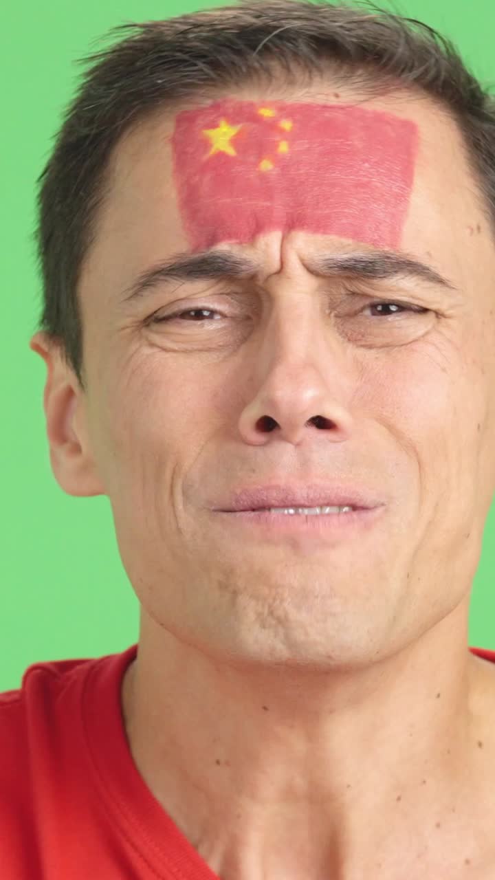 Very nervous man supporting chinese team during a difficult match