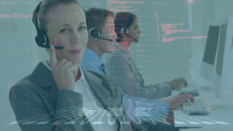animazione dell'elaborazione dei dati su diversi uomini d'affari che utilizzano cuffie telefoniche