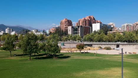 Dolly-En-El-Parque-En-Santiago