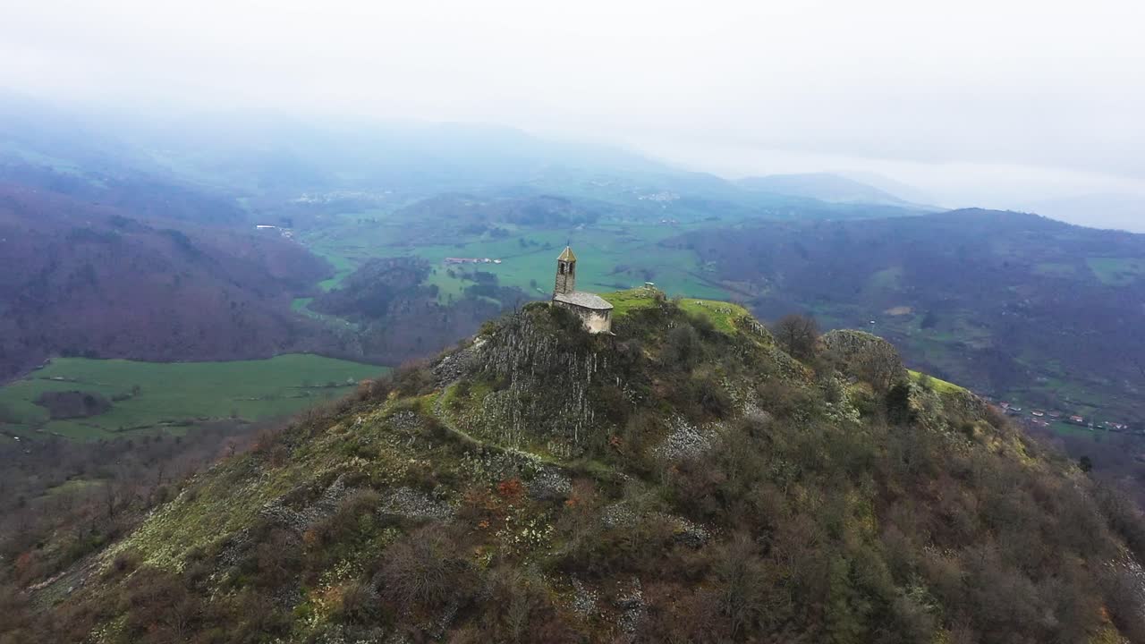 프랑스 오베르뉴 의 카르멜 드 사우리어 산 의 노르담 성당 의 영상