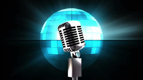 micrófono y bola de discoteca
