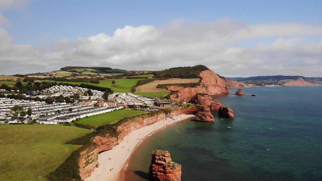ladram bay 캐러밴 공원 아래 해변 위의 공중