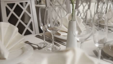 elegante decoración de la mesa para un evento formal