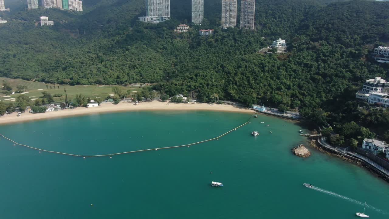 playa pública vacía en hong kong debido a las pautas de bloqueo de covid19, vista aérea