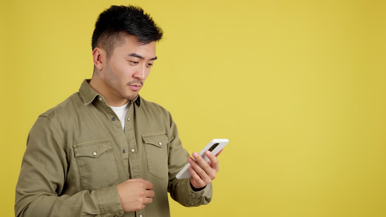 Man reacts to smartphone content with a range of emotions, including anger, happiness, and surprise