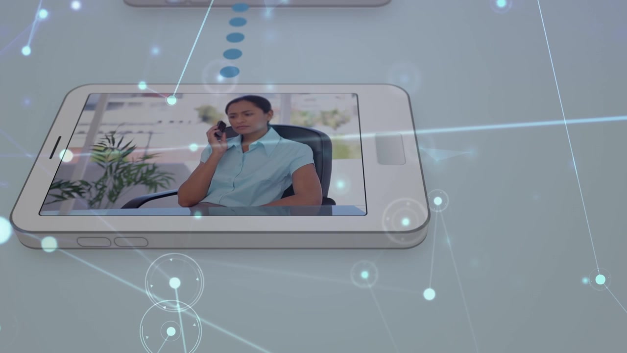 Animazione di una rete di connessioni su diverse persone d'affari con smartphone in uno spazio bianco.