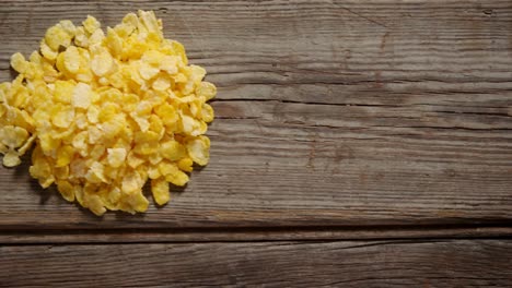 cereales de trigo en una mesa de madera 4k