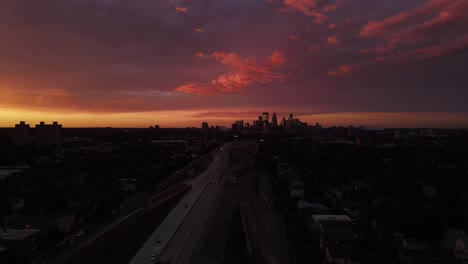 Asombrosa-Puesta-De-Sol-Colorida-Sobre-El-Centro-De-Minneapolis