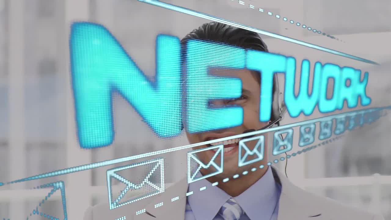 animación de texto de red e iconos de correo electrónico sobre el hombre que usa auriculares de teléfono