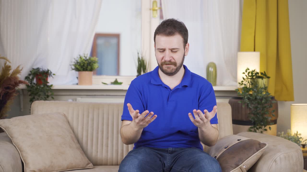 el hombre que se siente incompetente se enoja.