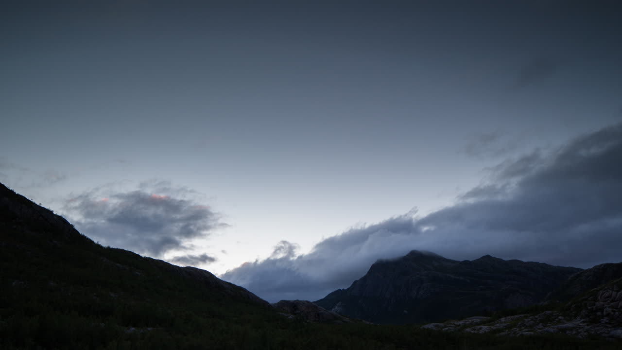 노르웨이 바위 호수 4k 06