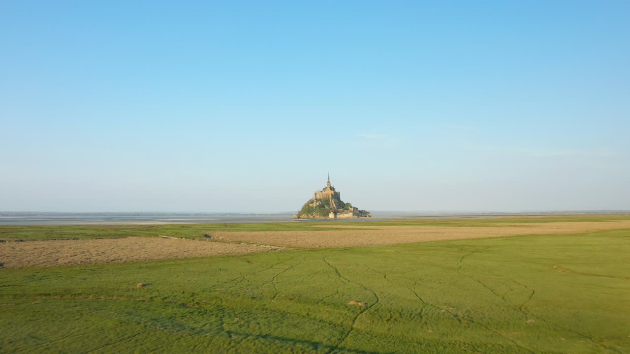 유럽의 몬트 세인트 미 만의 노르망디 시골, 프랑스, 노르만디, 만치, 봄에 이 나는 날.