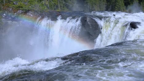 Zeitlupenvideo-Der-Wasserfall-Ristafallet-Im-Westlichen-Teil-Von-Jämtland-Gilt-Als-Einer-Der-Schönsten-Wasserfälle-Schwedens.