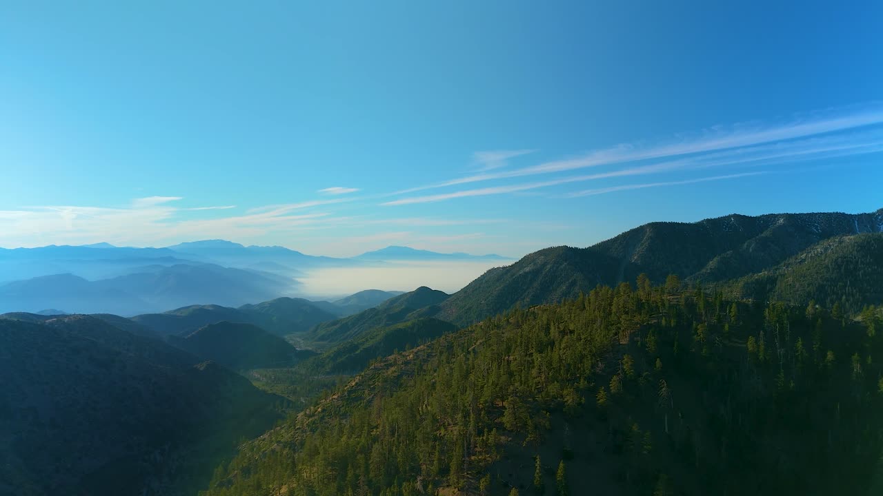 サン・ガブリエル山脈 - カリフォルニア州サンバーナディノ郡のリトル・クリーク近く