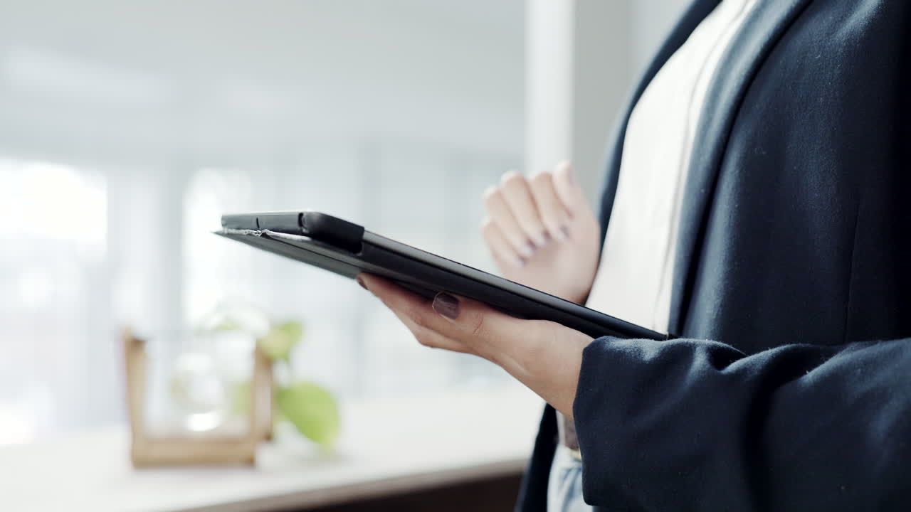 손, 클로즈업 및 태블릿 작업