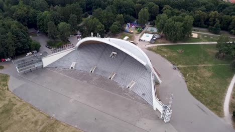 Forma-Lateral-Del-Estadio-Arriba