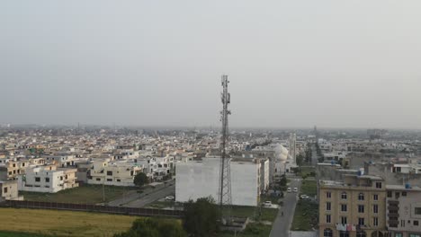 Vista-Aérea-De-Torres-De-Redes-Móviles-En-Pakistán.