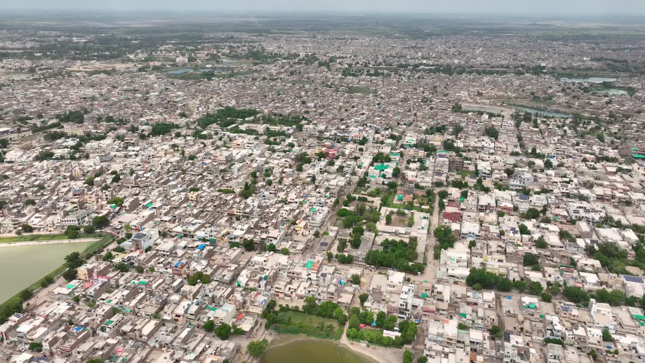 vista expansiva de la ciudad de mirpur khas, sindh, pakistán