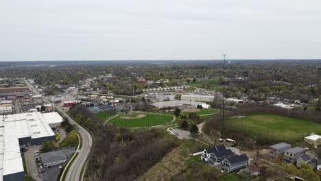 Grand-Rapids,-Michigan,-Innenstadt,-Luftaufnahmen-Von-Drohnen,-Gebäude,-Stadtbild