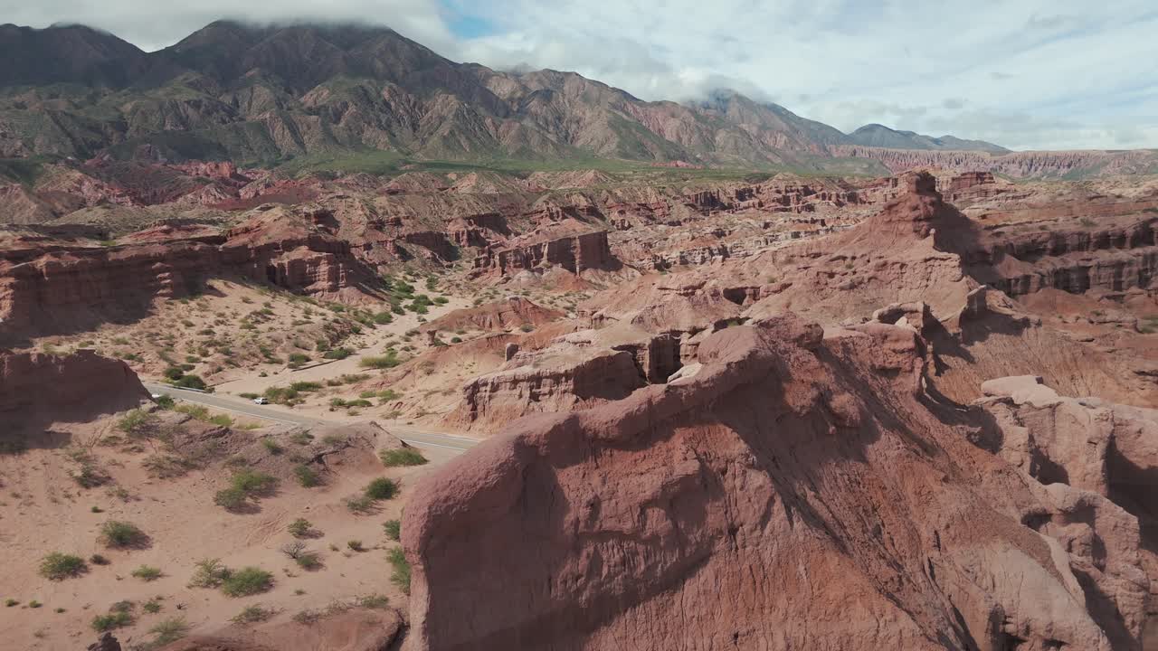 impresionante vista aérea de la quebrada de las conchas en cafayate, salta, argentina