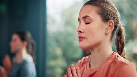 sesión de meditación en grupo