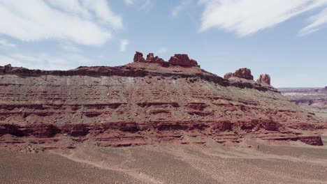 Red-Rock-Sandstone-Cliffs-on-Butte-Mountain-Land-Formation-in-Moab,-Utah---Aerial