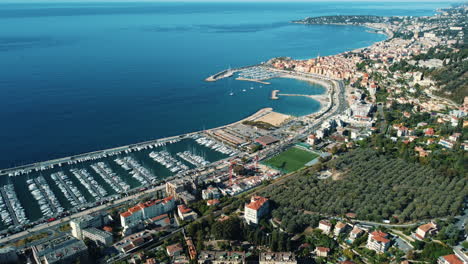 vista aérea de la costa y la marina de niza, francia