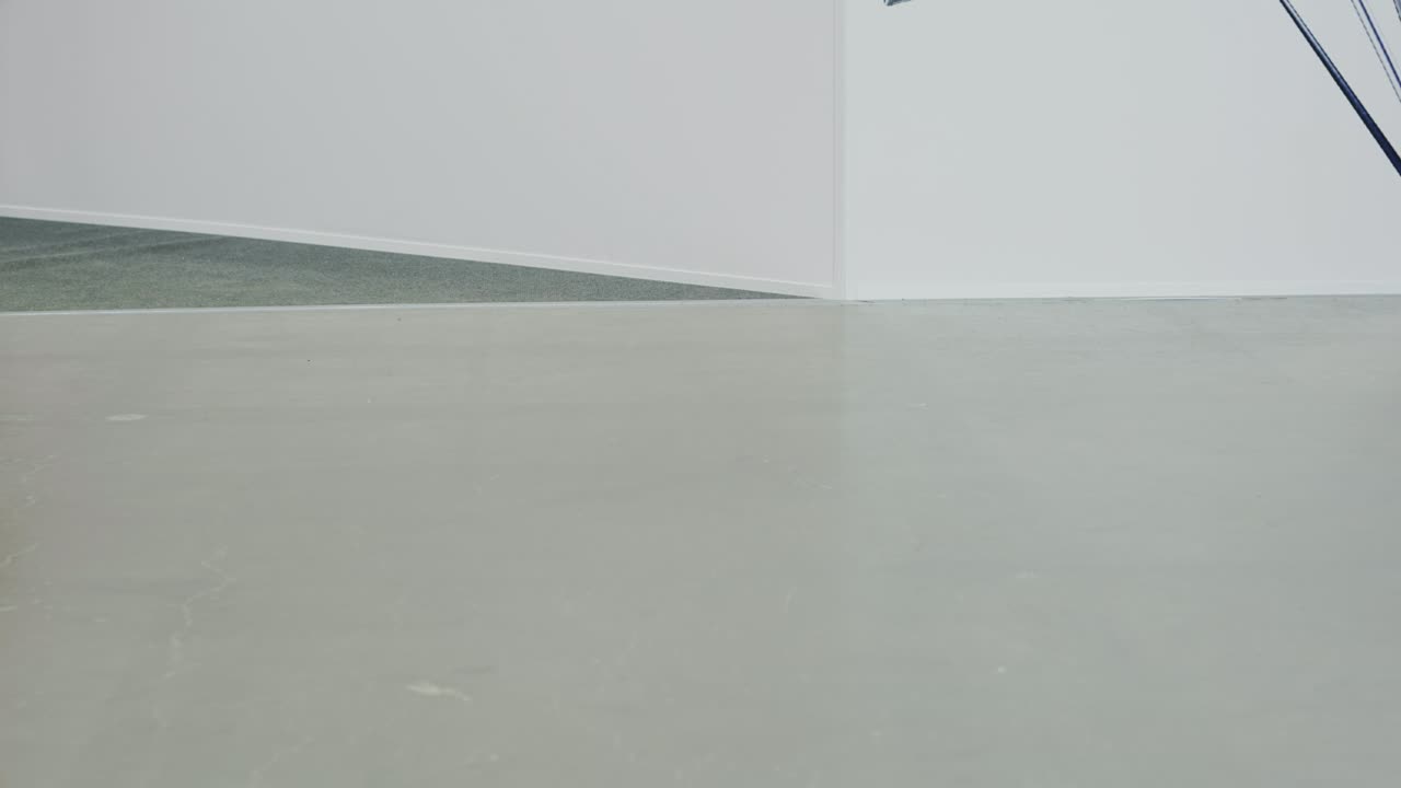 실내에서 사람들의 발의 움직임의 타임스