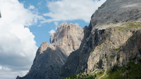 Scenic-alpine-mountain-scenery-in-Alpe-di-Siusi,-Dolomite,-Italy