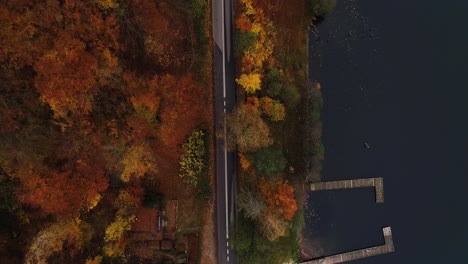 Luftbild-Der-Berühmten-Kaschubischen-Seenplatte-Polens,-Drohne-Zeigt-Wasserbildung-In-Natürlicher-Umgebung-An-Sonnigen-Tagen