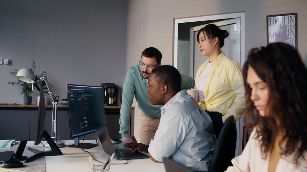 colaboración en equipo en una oficina moderna