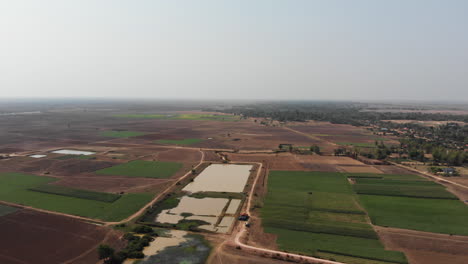 Droneshot-Del-área-Rural-En-Los-Campos-De-Agricultores-De-Camboya