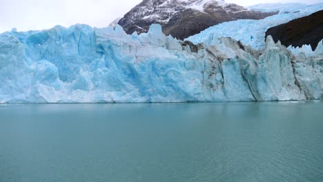 secuencia de video lenta del glaciar perito moreno en argentina desde un bote