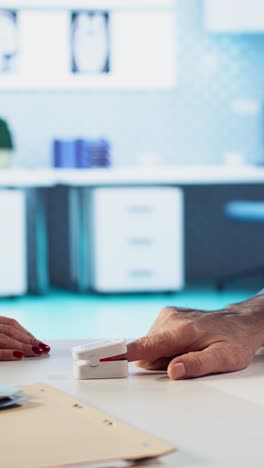 pulse oximeter use in a doctor's office