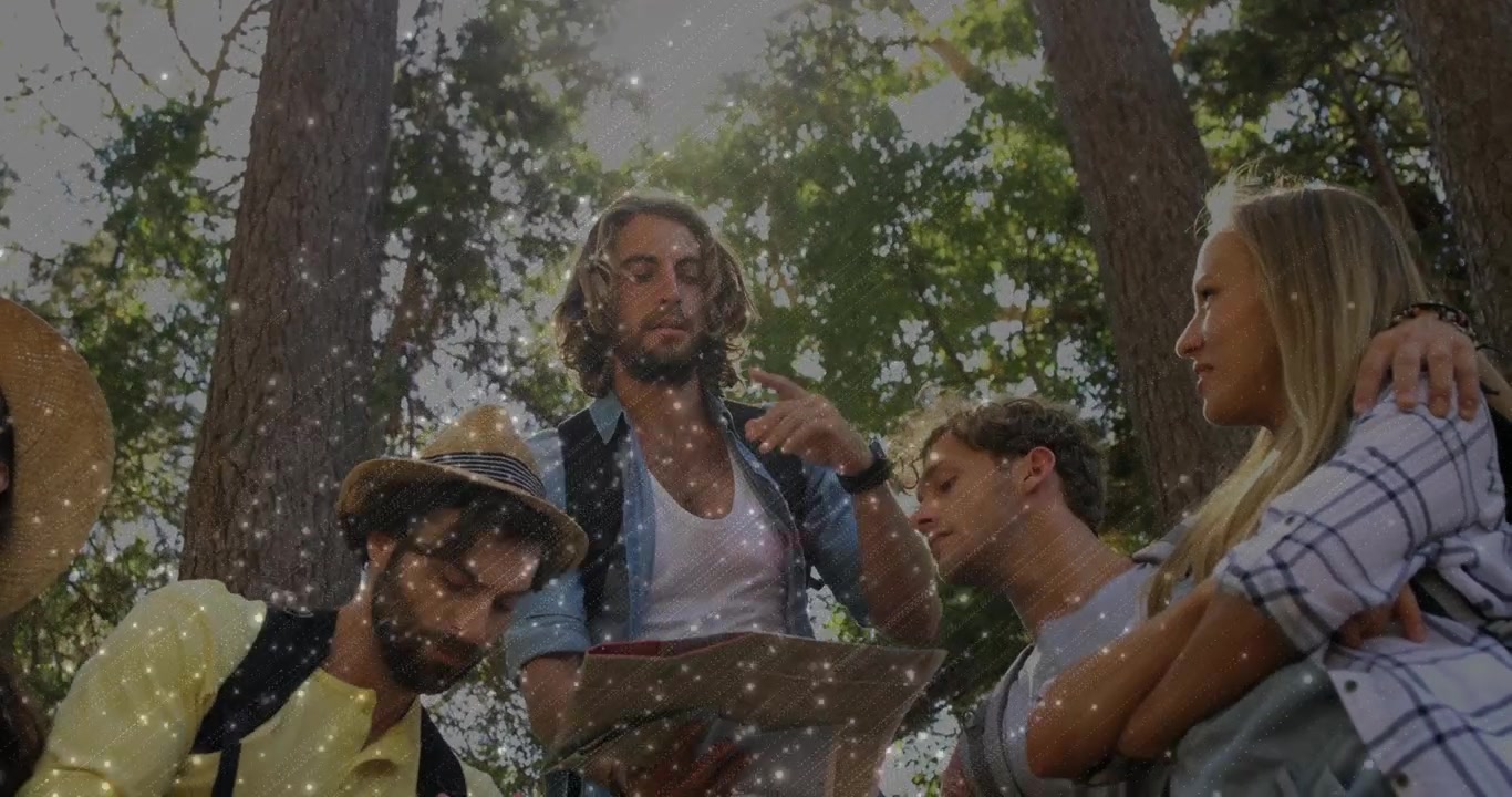 Le soleil vacille, un leader se protège les yeux et pointe une carte, le groupe se penche, une superposition guide la navigation.