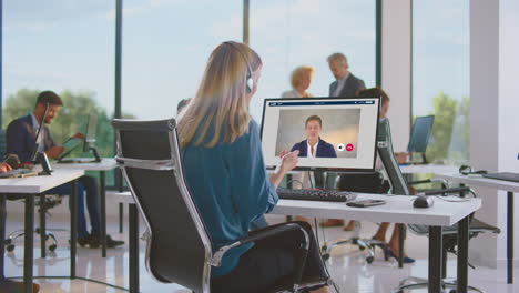 videoconferencia de negocios en la oficina moderna